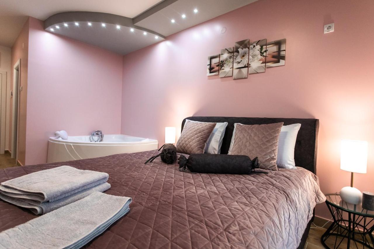 Room Jacuzzi “Athena” Subotica Buitenkant foto