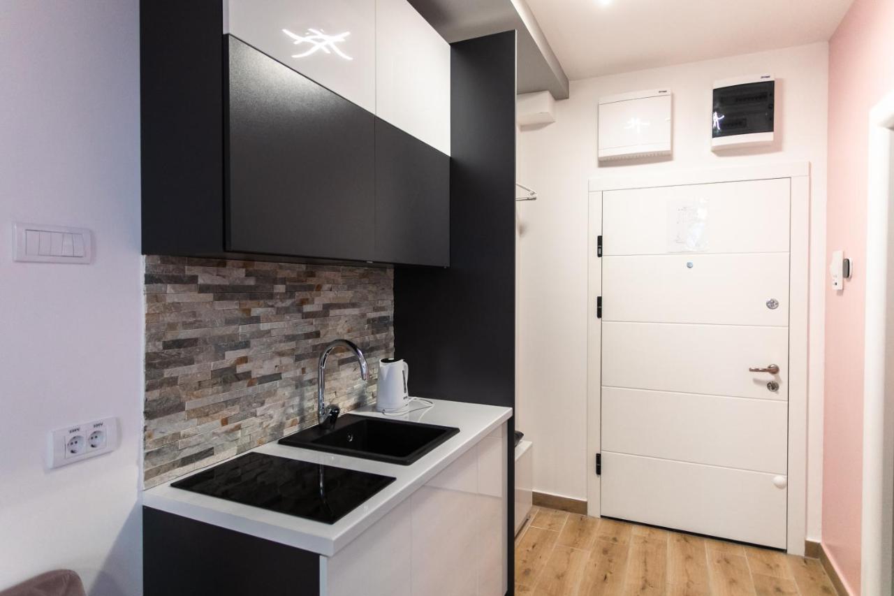 Room Jacuzzi “Athena” Subotica Buitenkant foto