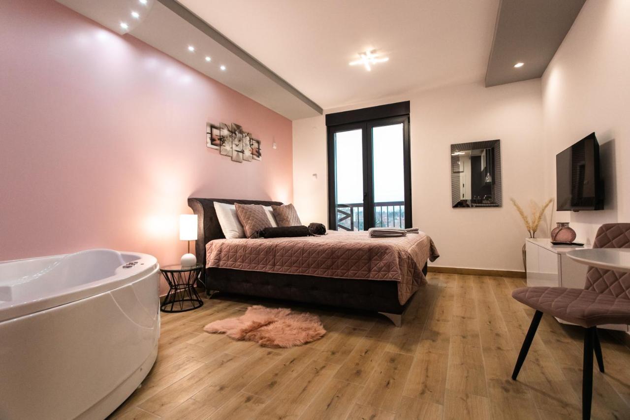 Room Jacuzzi “Athena” Subotica Buitenkant foto