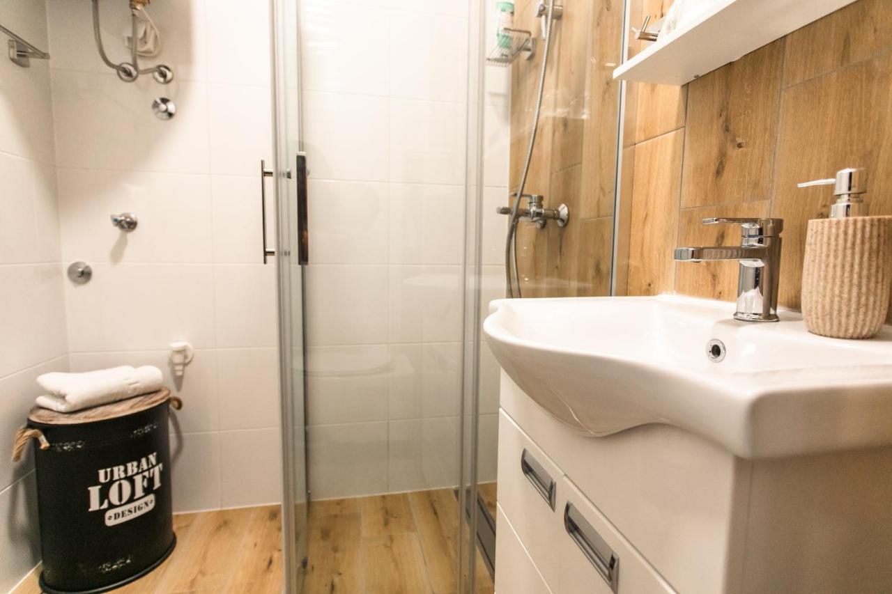 Room Jacuzzi “Athena” Subotica Buitenkant foto
