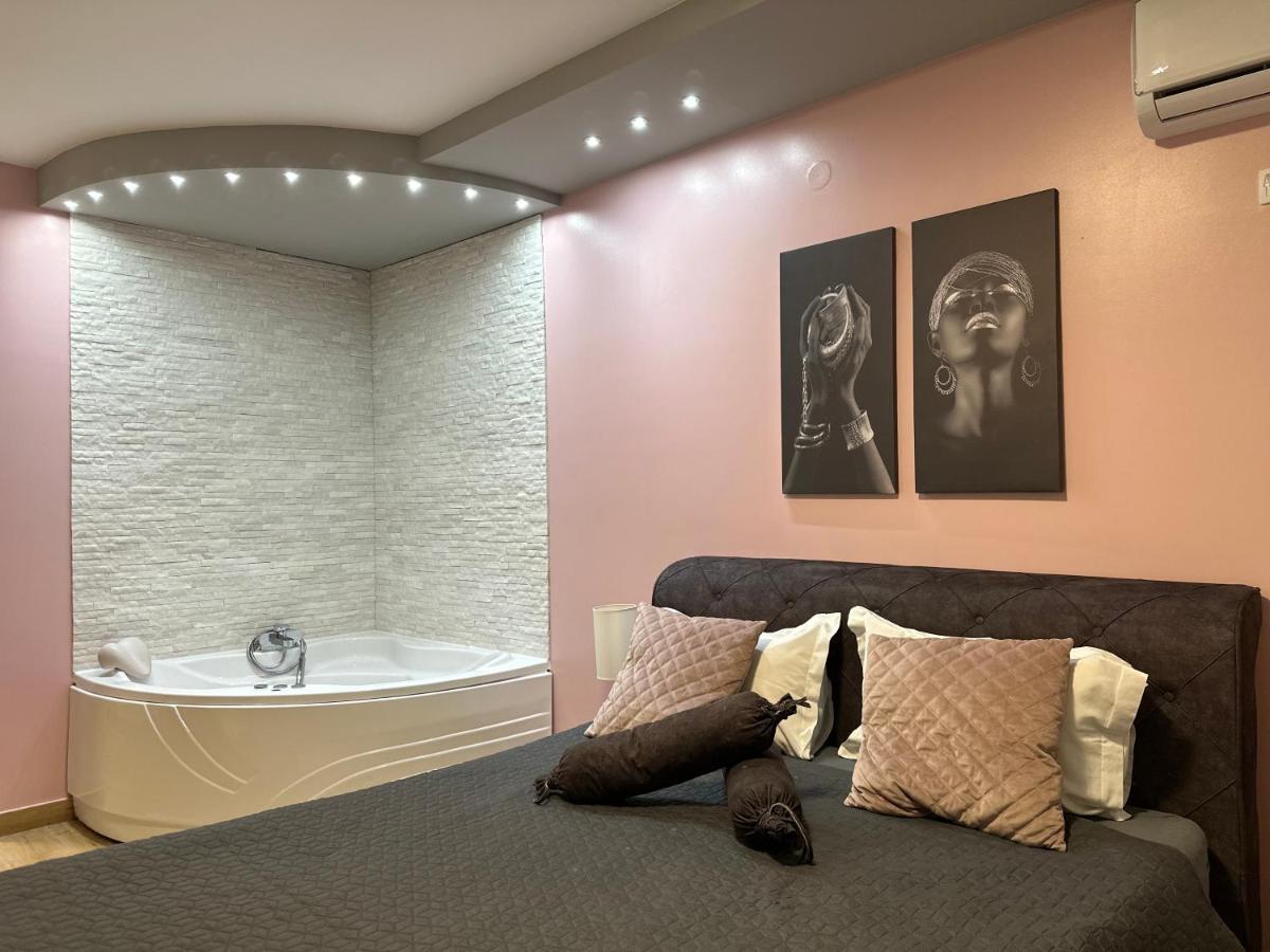 Room Jacuzzi “Athena” Subotica Buitenkant foto